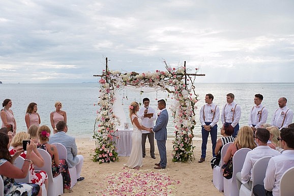 https://www.elvidesign.com.au/emmas-beach-wedding-dress-perth/